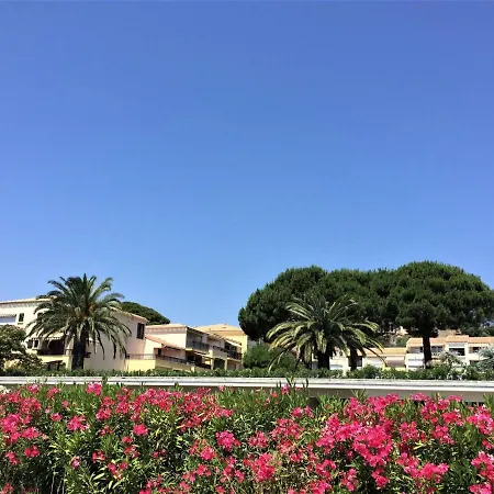 Les Jardins D'ys-8 Appartement